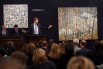 Справа: топ-лот аукциона Sotheby’s Contemporary Sale - работа Питер Дойга «Дом архитектора в лощине»